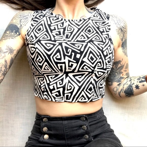 Forever 21 Tops - Forever 21 printed crop top